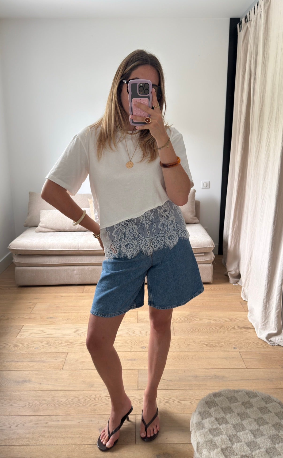 T-shirt asymétrique à dentelle