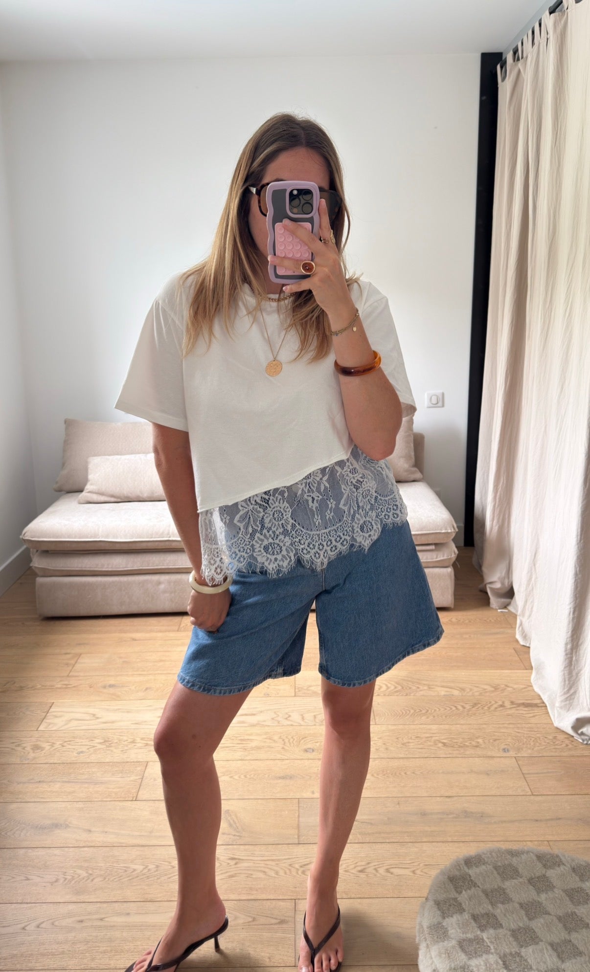 T-shirt asymétrique à dentelle