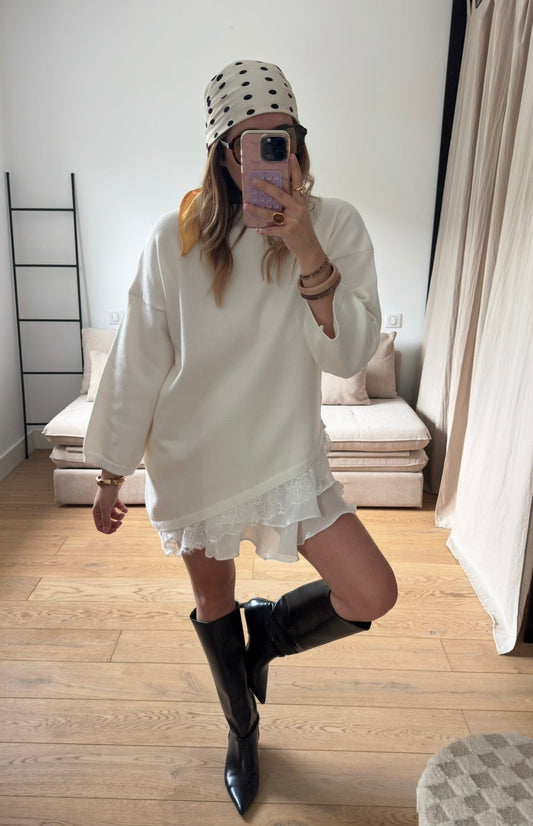 Pull asymétrique à dentelle