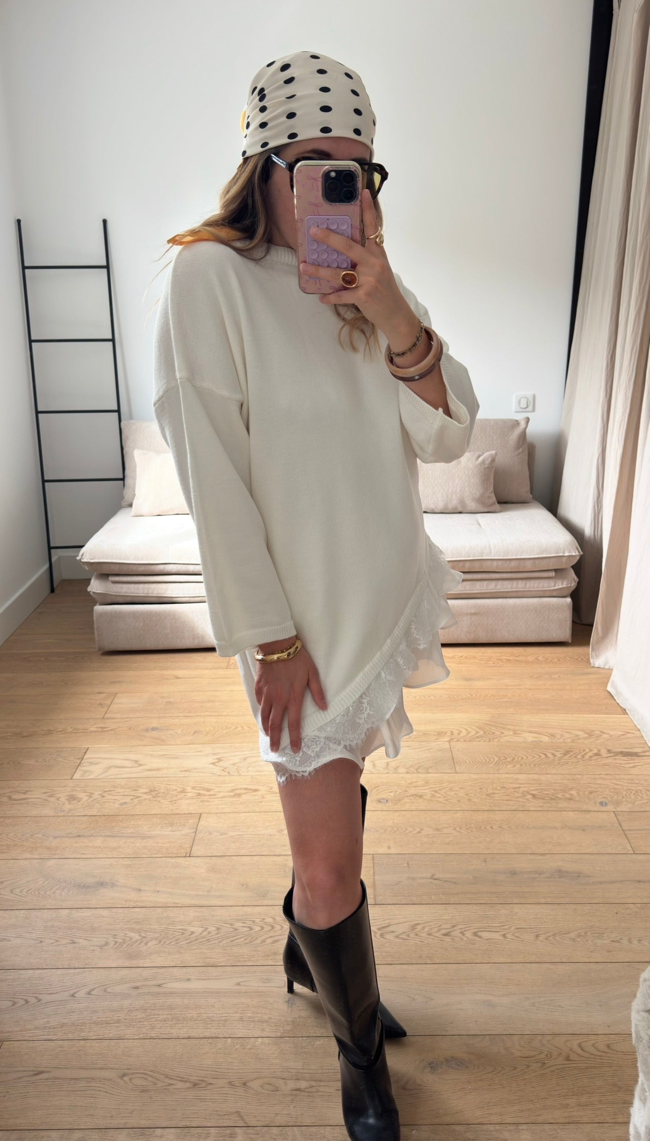 Pull asymétrique à dentelle
