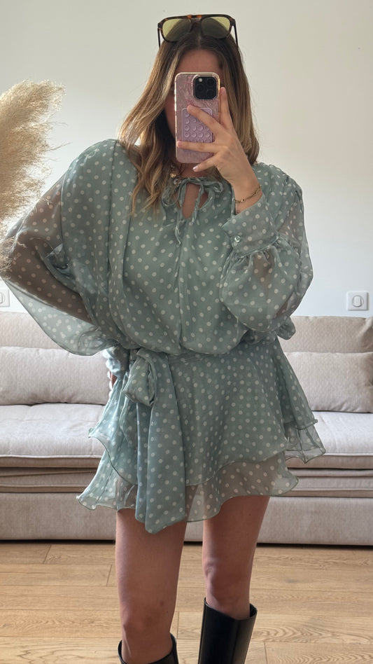 Robe à volants à pois