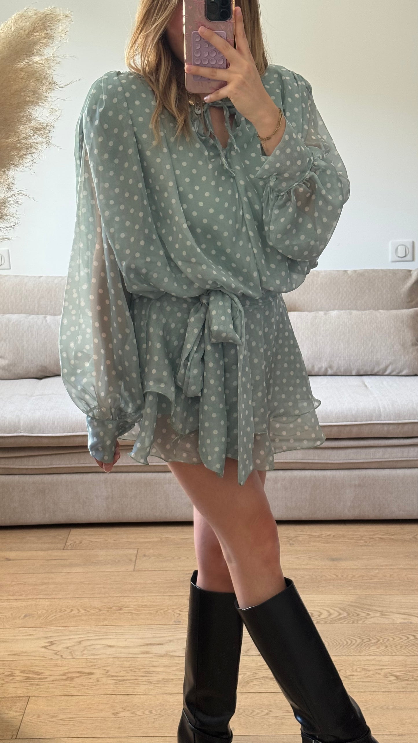 Robe à volants à pois