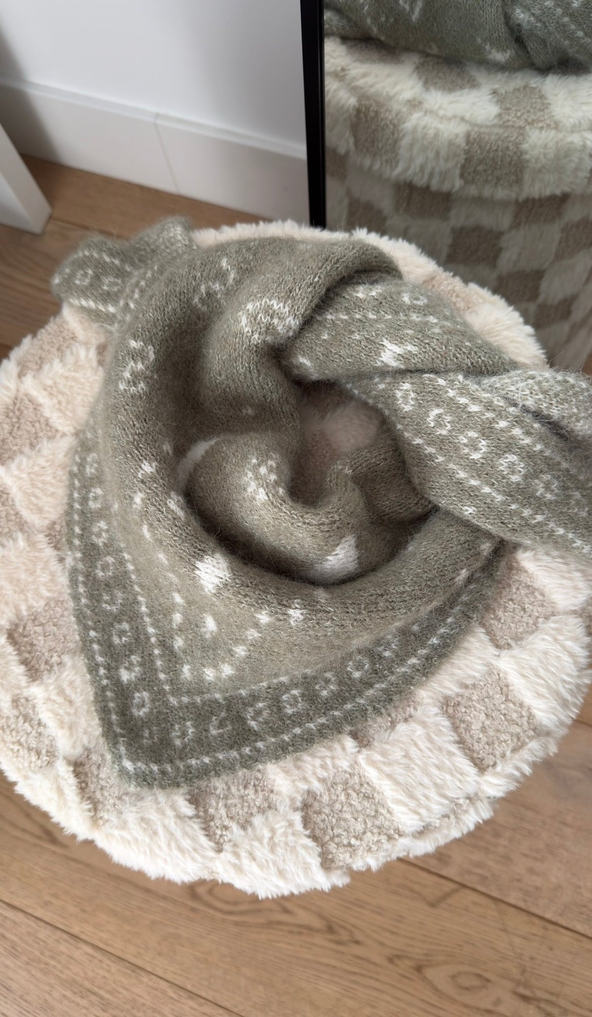 MILA - foulard triangle bandana en maille olive
