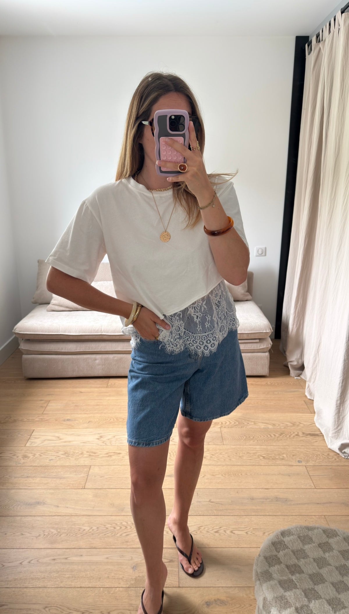 T-shirt asymétrique à dentelle