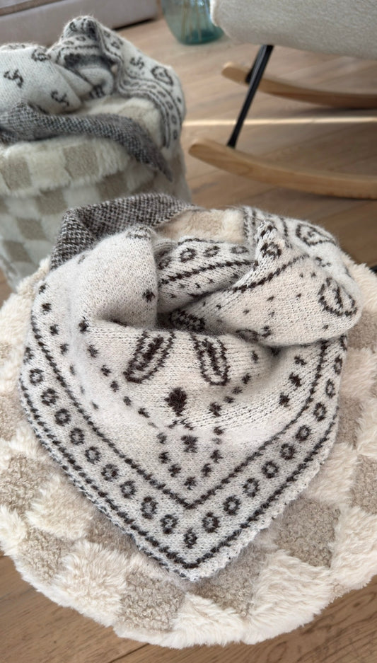 MILA - foulard triangle bandana en maille crème